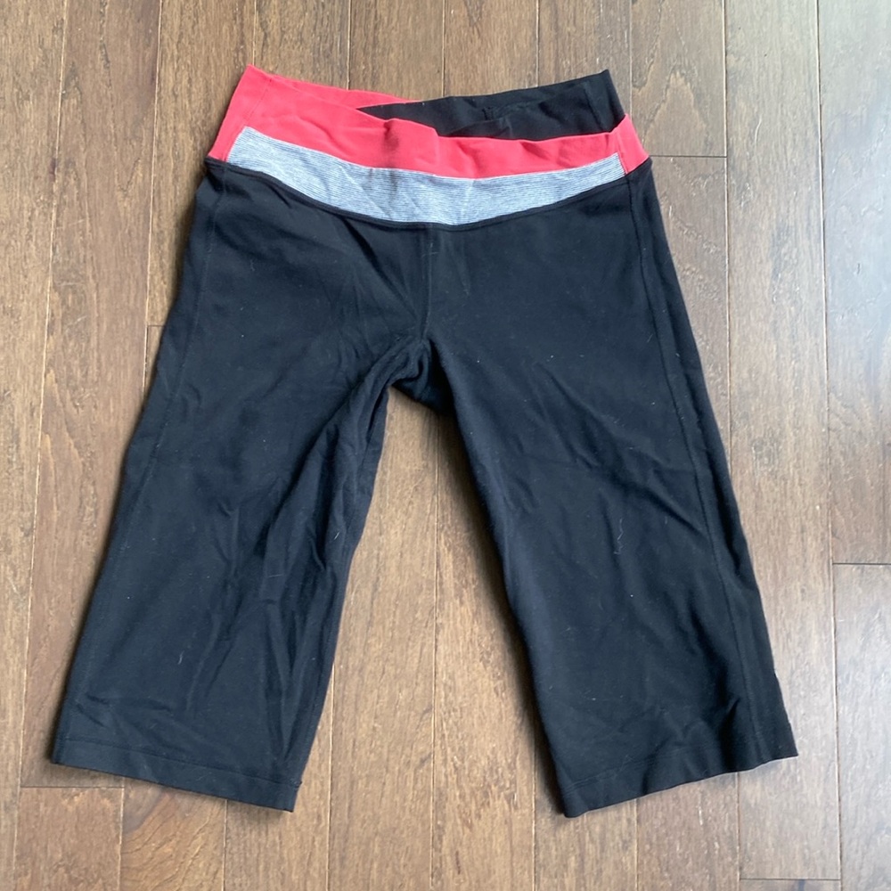 Lululemon midrise knee length leggings (B)